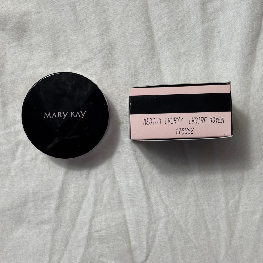 Mary Kay Silky Setting Powder Women's 0.28 oz Medium Ivory Matte Makeup 175892